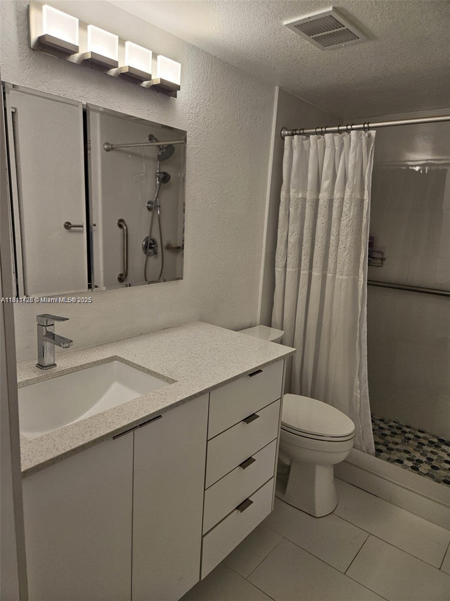 ISLES AT LAGO MAR CONDO - Residential Lease
