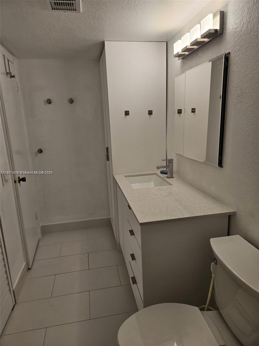 ISLES AT LAGO MAR CONDO - Residential Lease