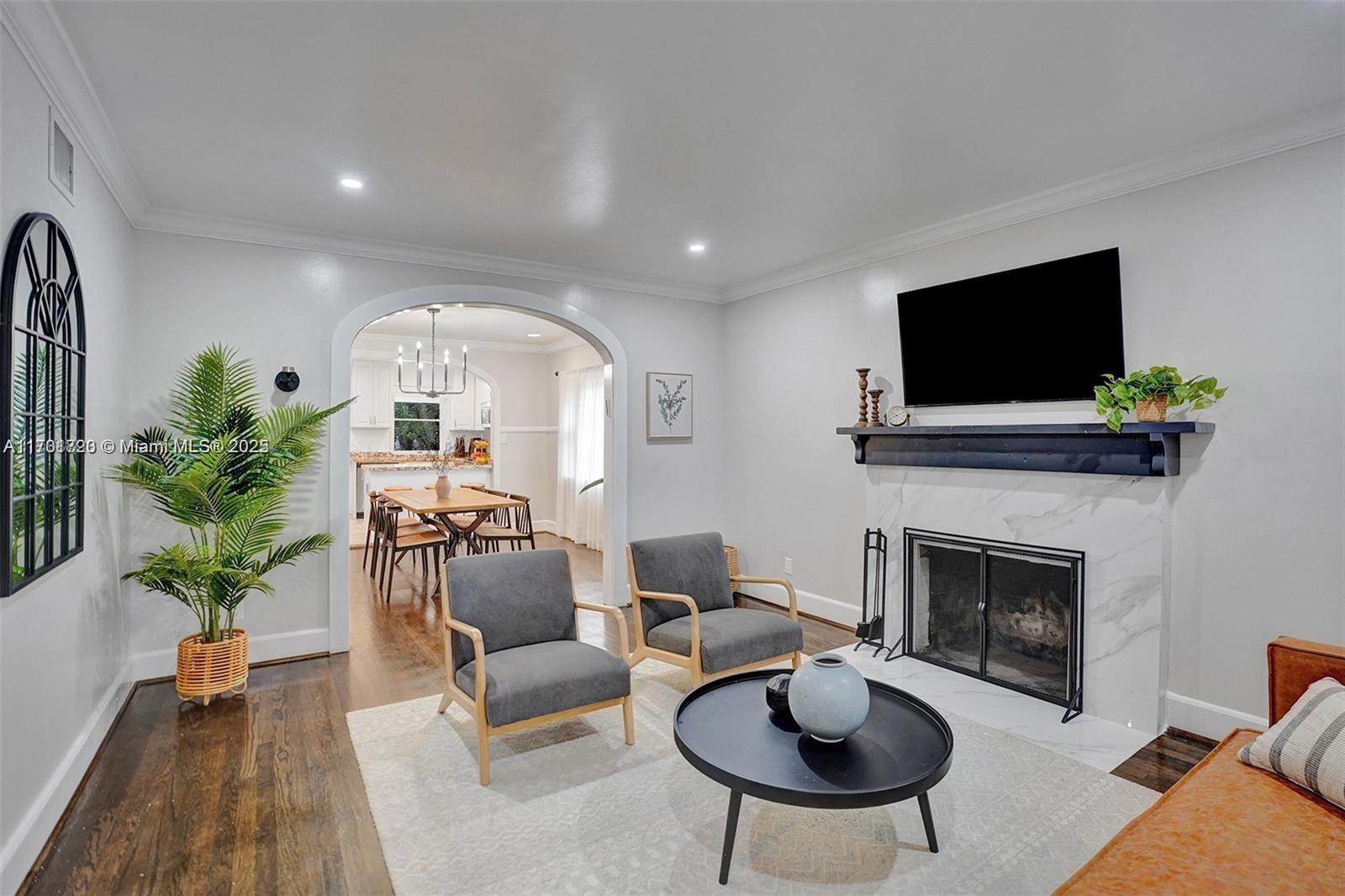 HOLLYWOOD - Residential