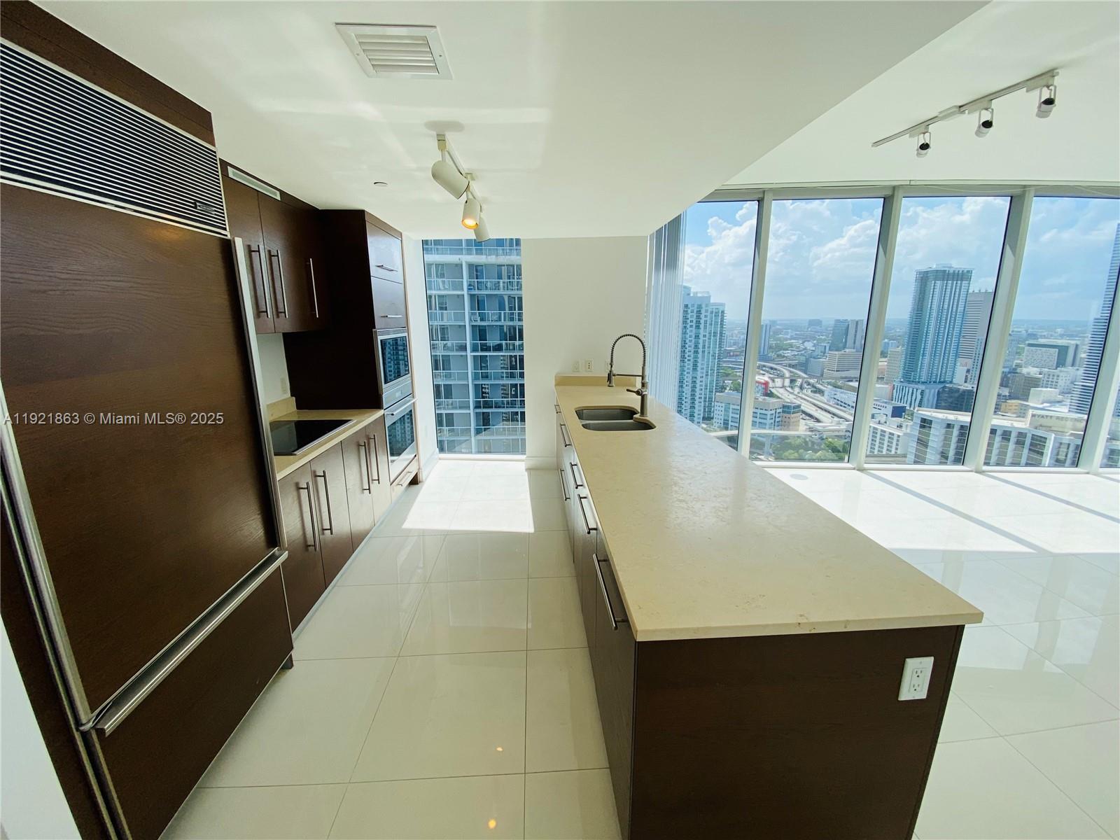 475 Brickell Ave 3715