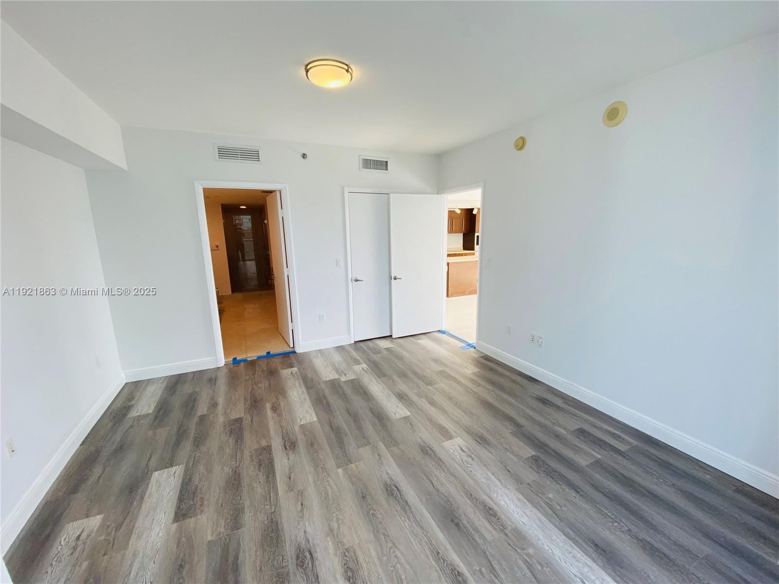 ICONBRICKELL CONDO NO 1 - Residential