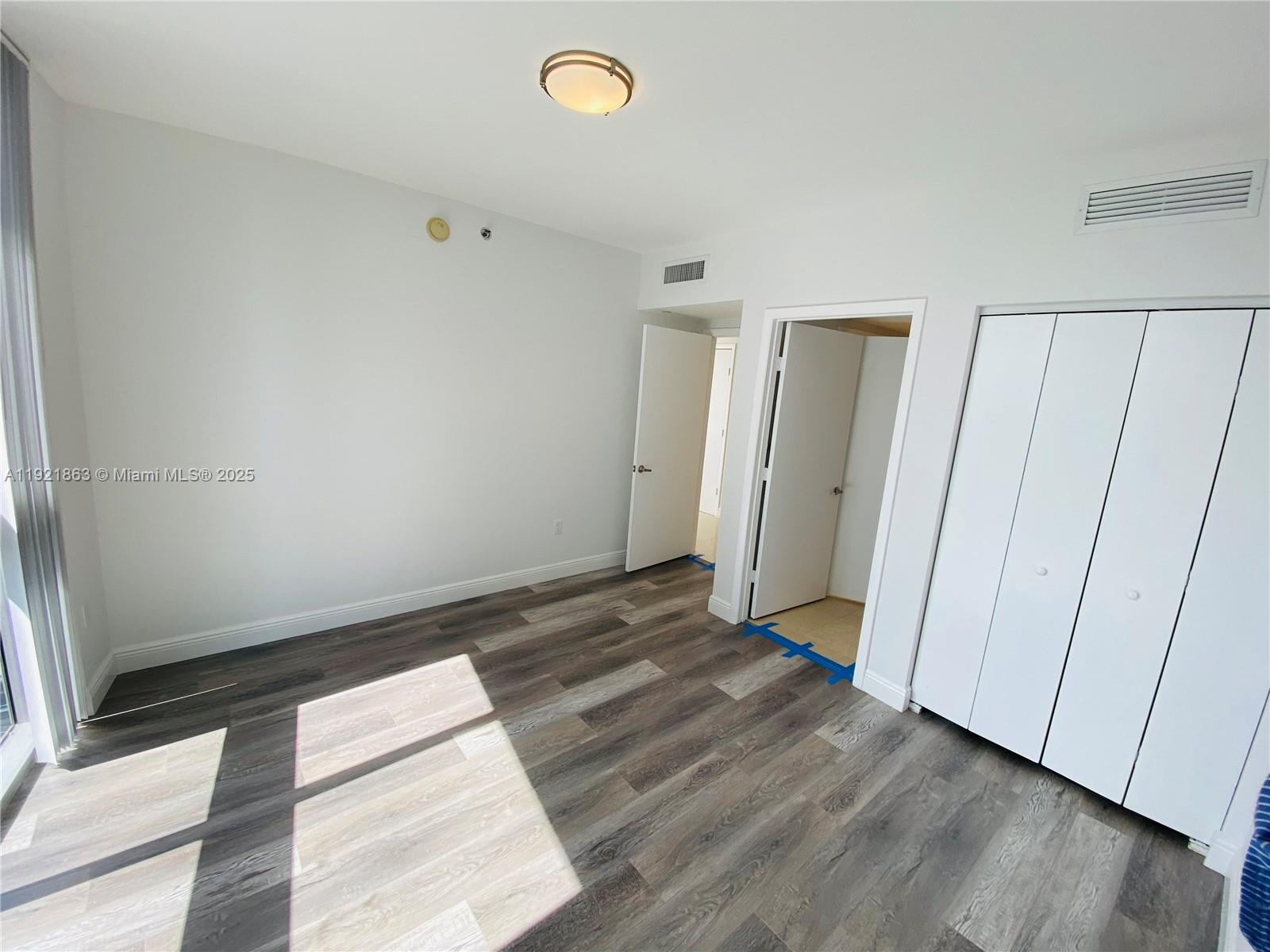 ICONBRICKELL CONDO NO 1 - Residential