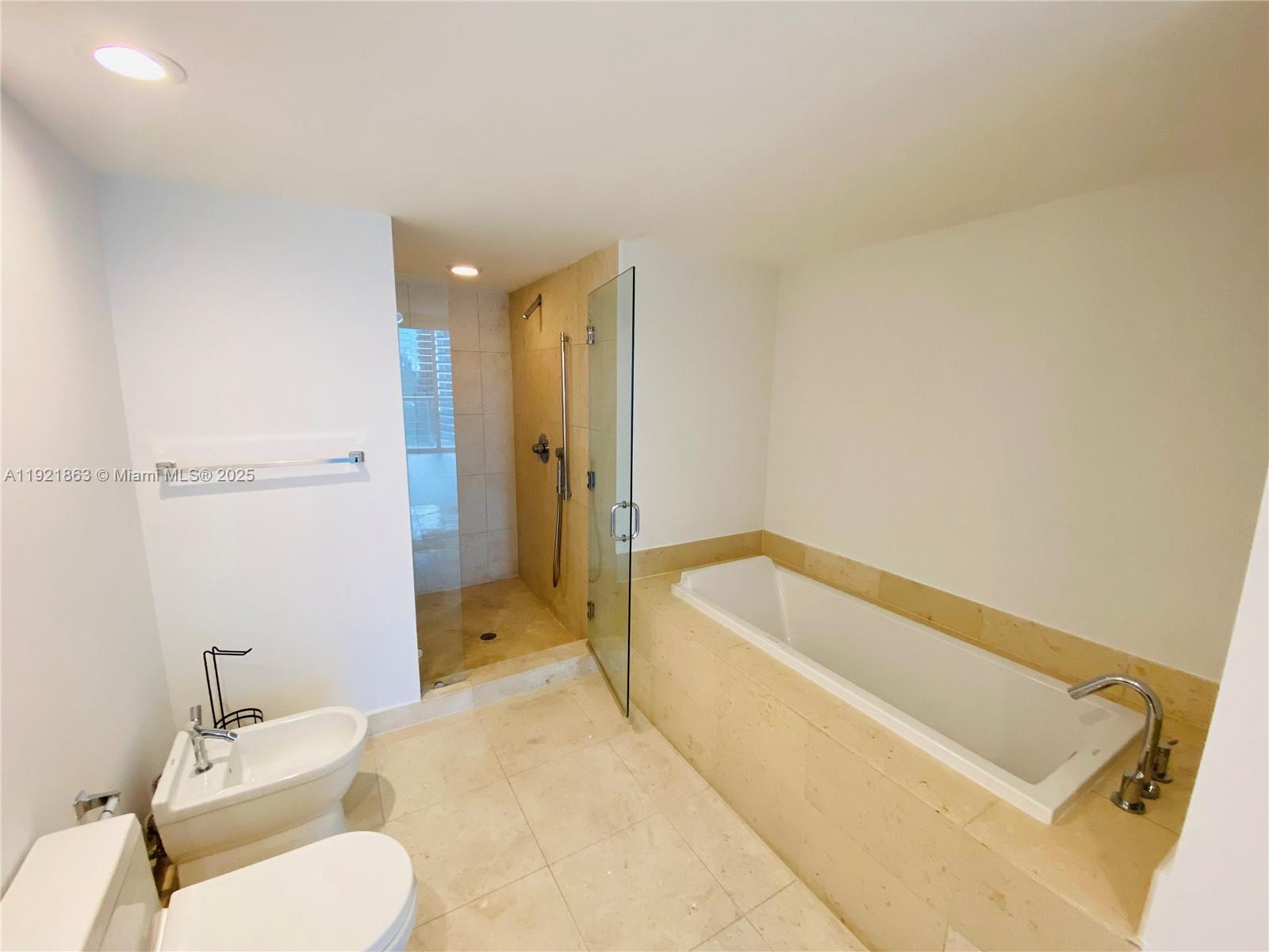 ICONBRICKELL CONDO NO 1 - Residential