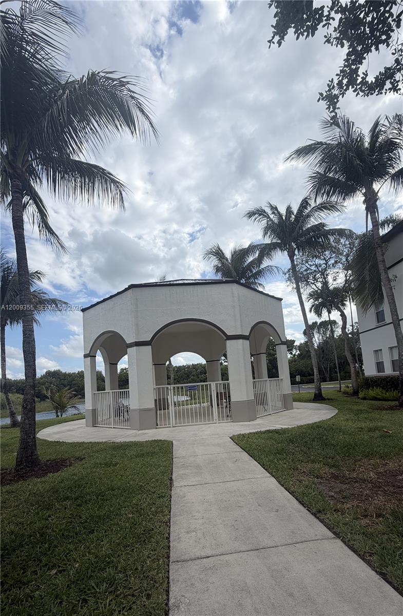 COURTYARDS FOUR CONDO - Residential