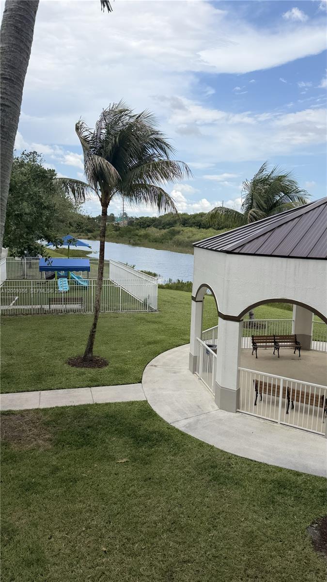 COURTYARDS FOUR CONDO - Residential