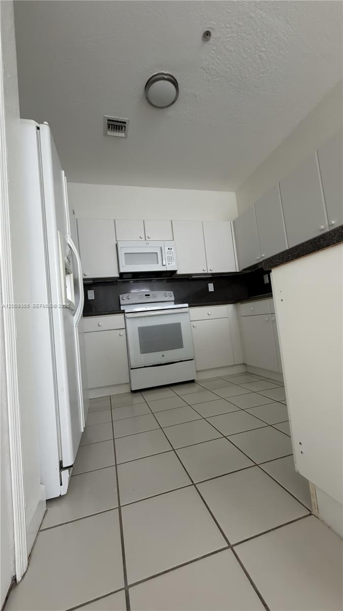 COURTYARDS FOUR CONDO - Residential