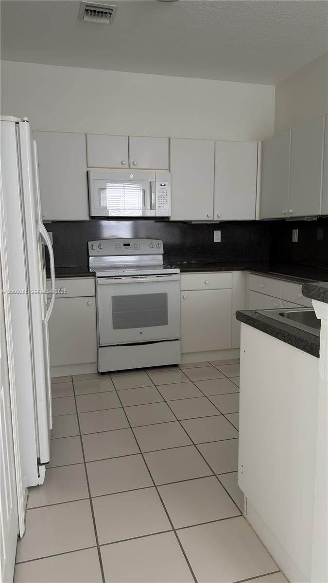 COURTYARDS FOUR CONDO - Residential