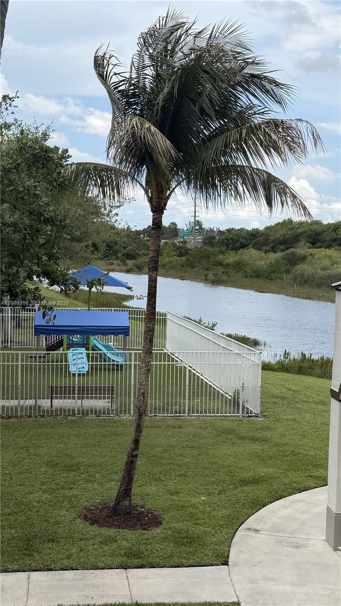 COURTYARDS FOUR CONDO - Residential