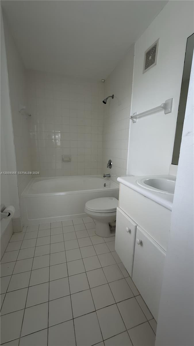 COURTYARDS FOUR CONDO - Residential