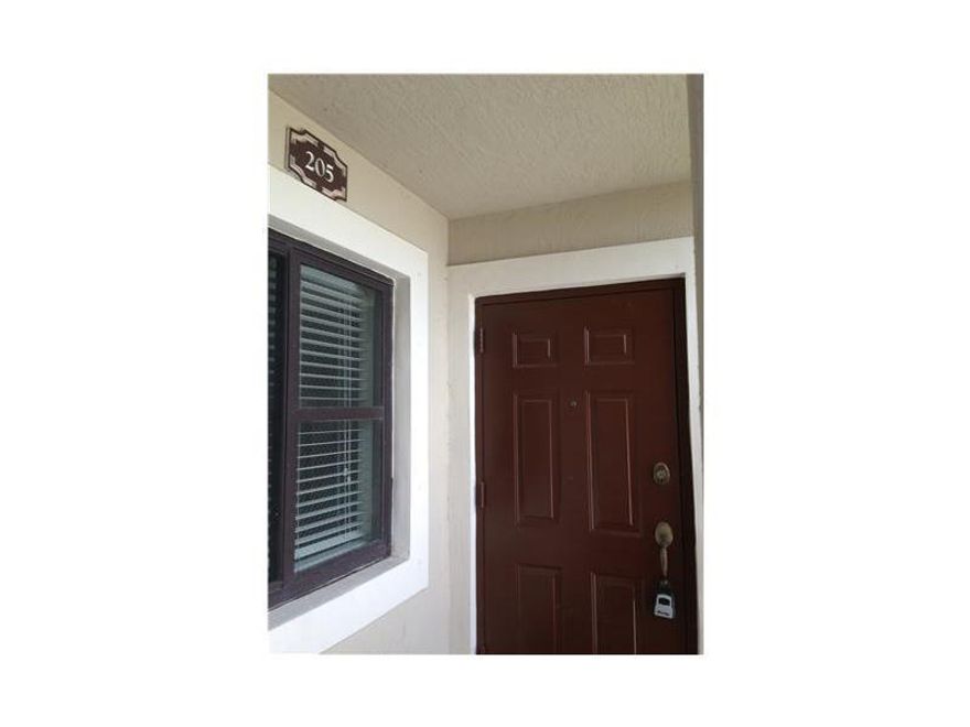GREAT 2/2 CONDO IN THE HEART OF CUTLER BAY.... FRESHLY PAINTED BRAND NEW CARPET....