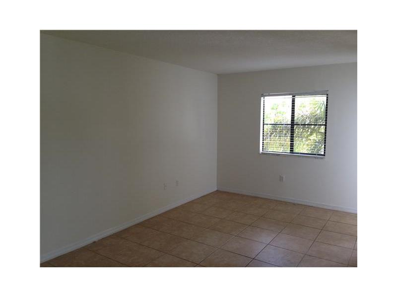 THE COURTS AT BAYSHORE II - Residential Lease