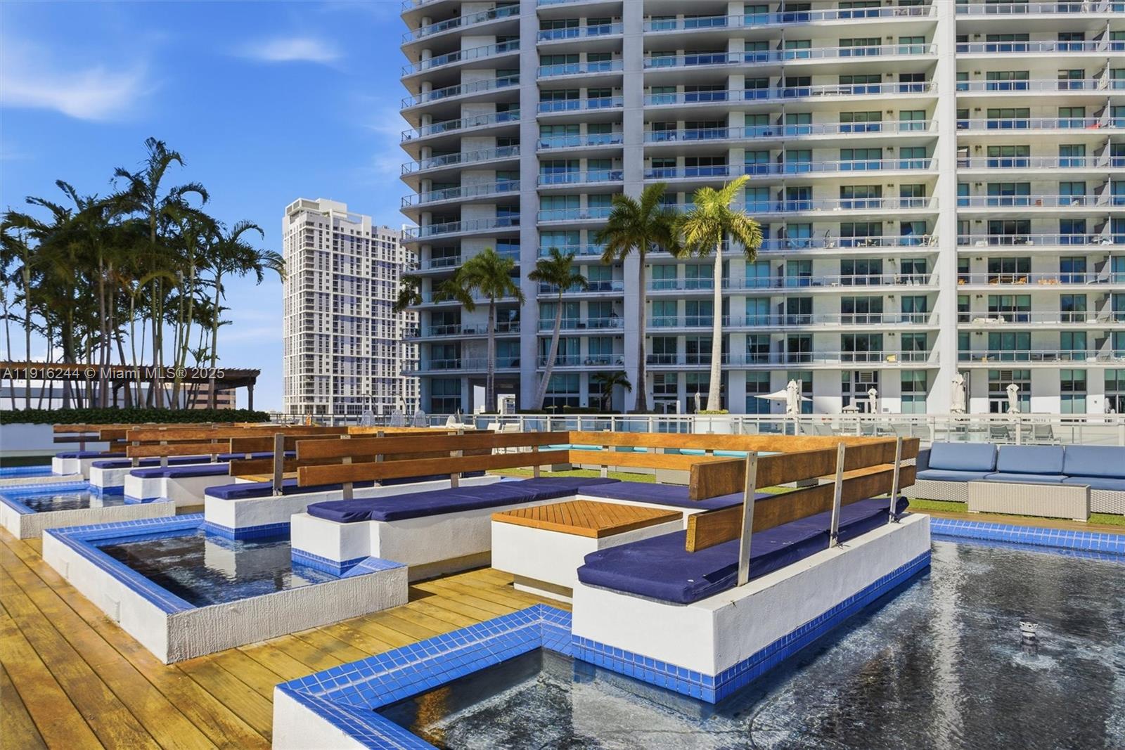 MINT CONDO - Residential