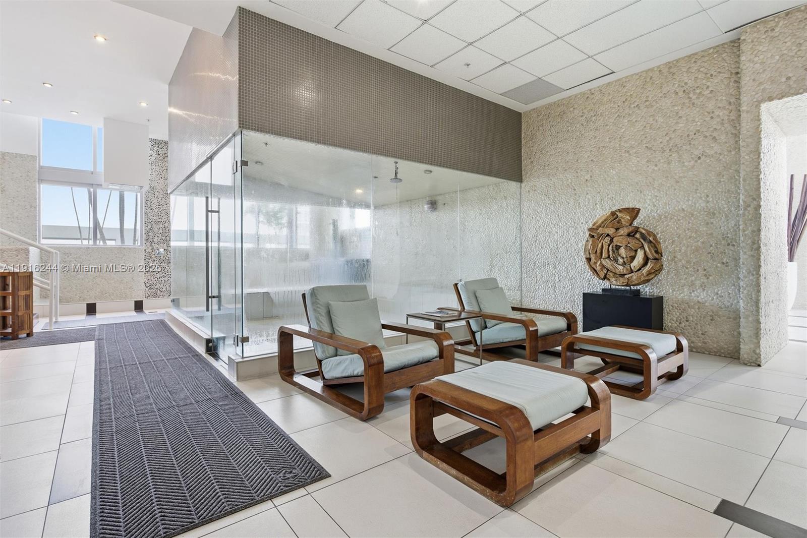 MINT CONDO - Residential