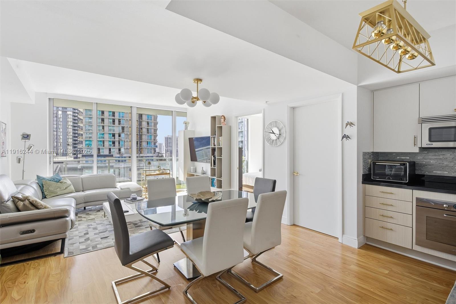 MINT CONDO - Residential