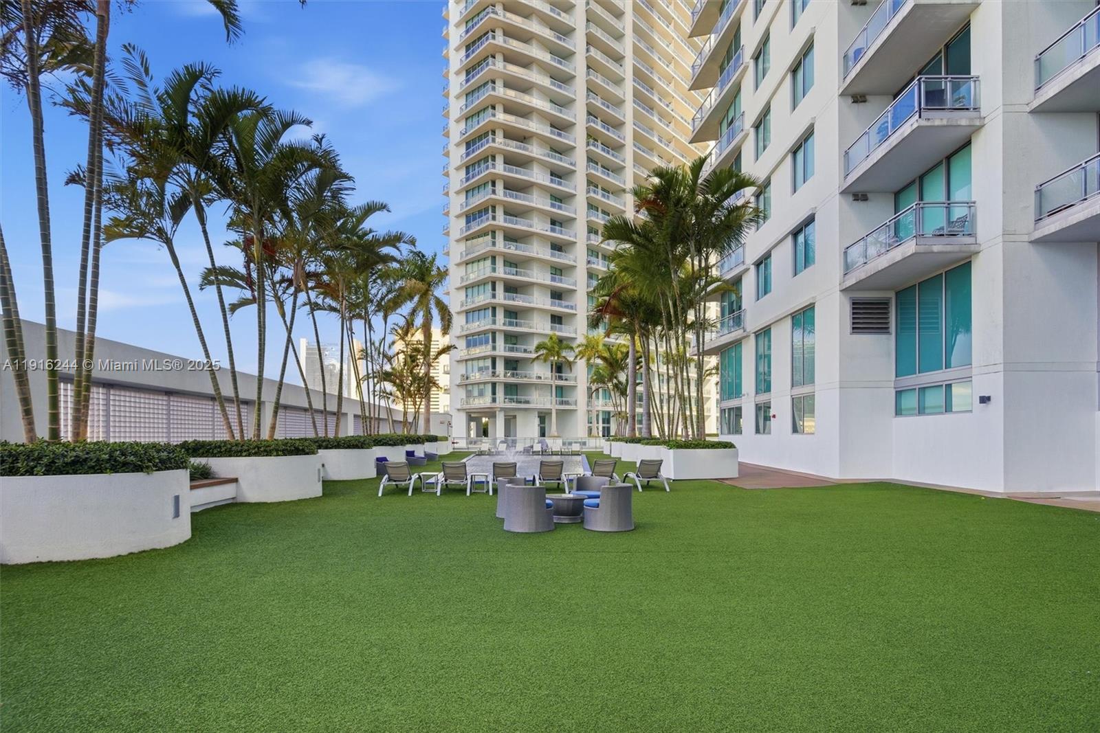 MINT CONDO - Residential