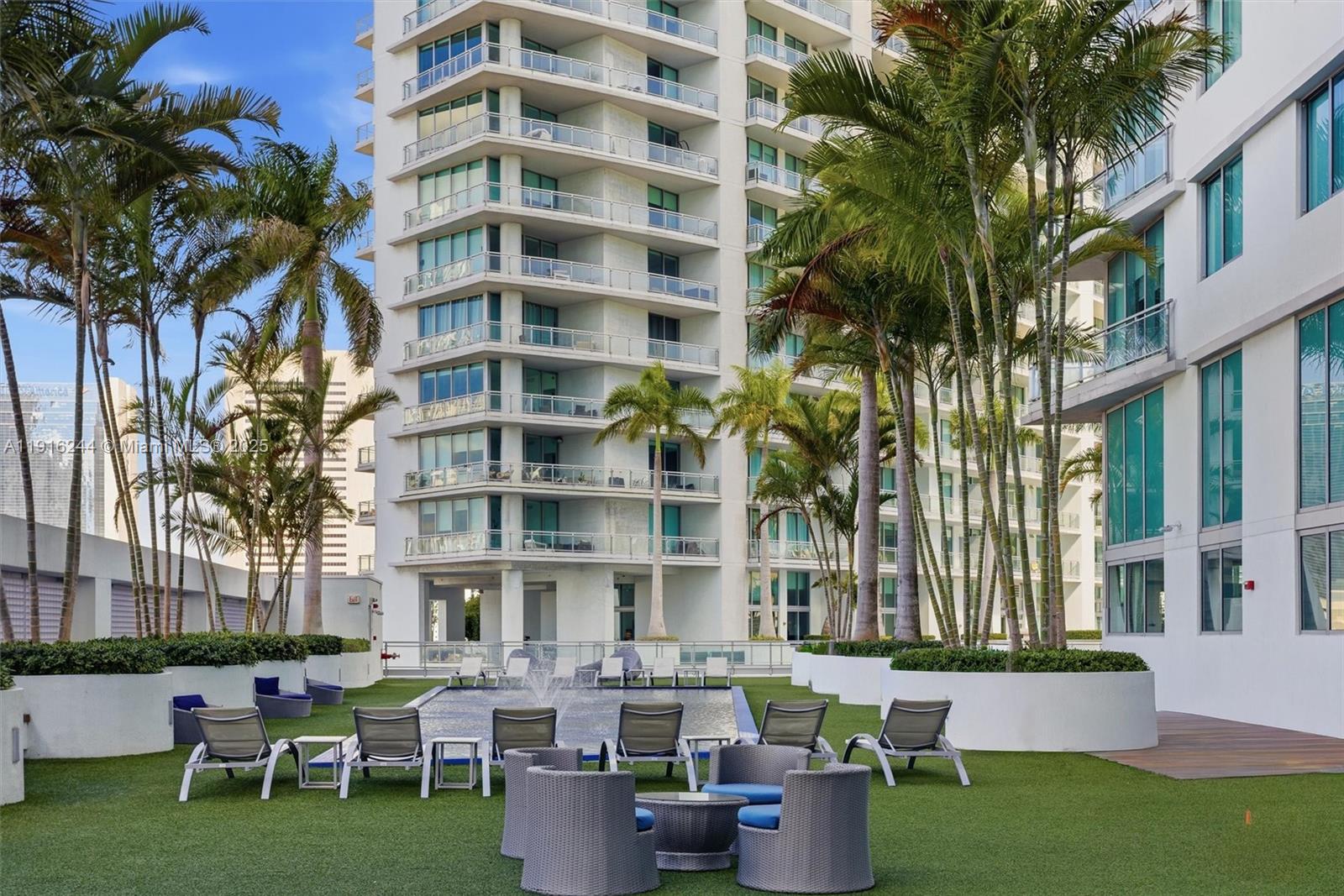 MINT CONDO - Residential