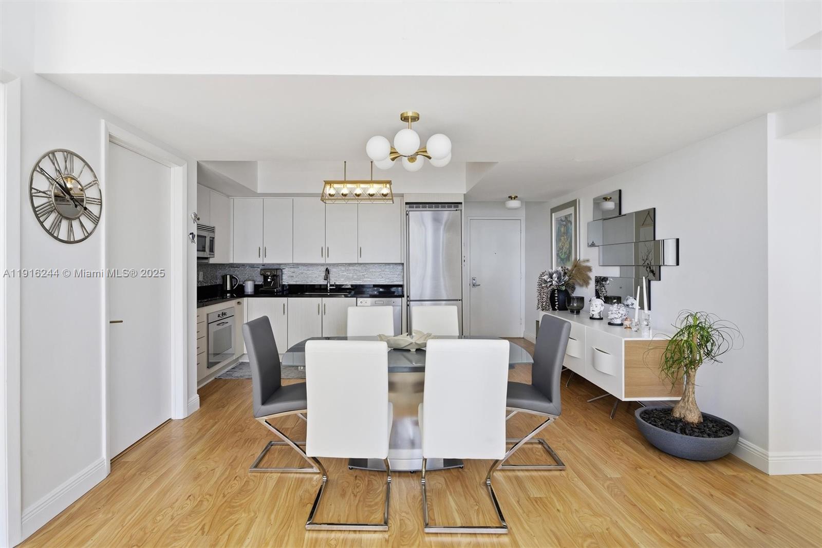 MINT CONDO - Residential