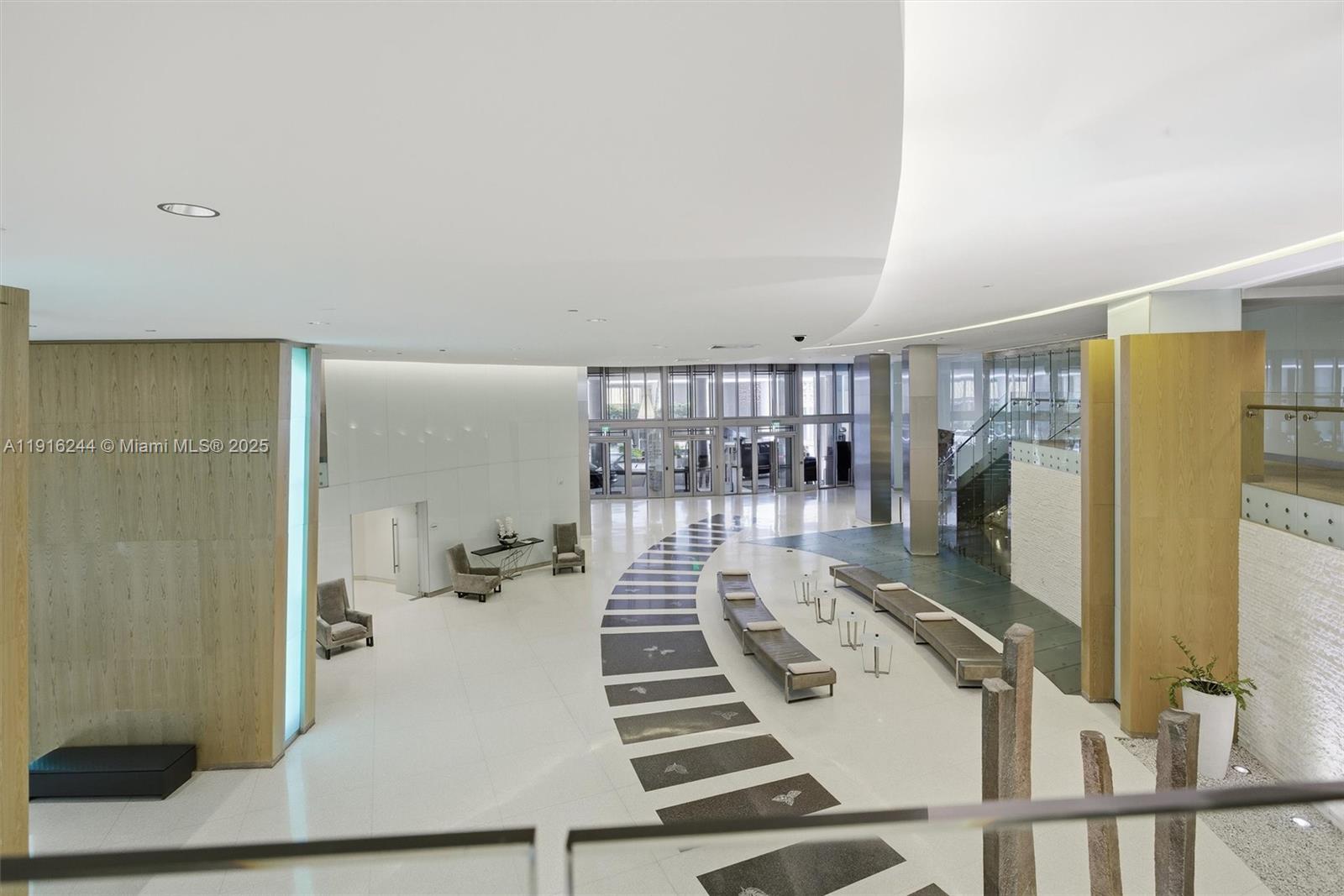 MINT CONDO - Residential