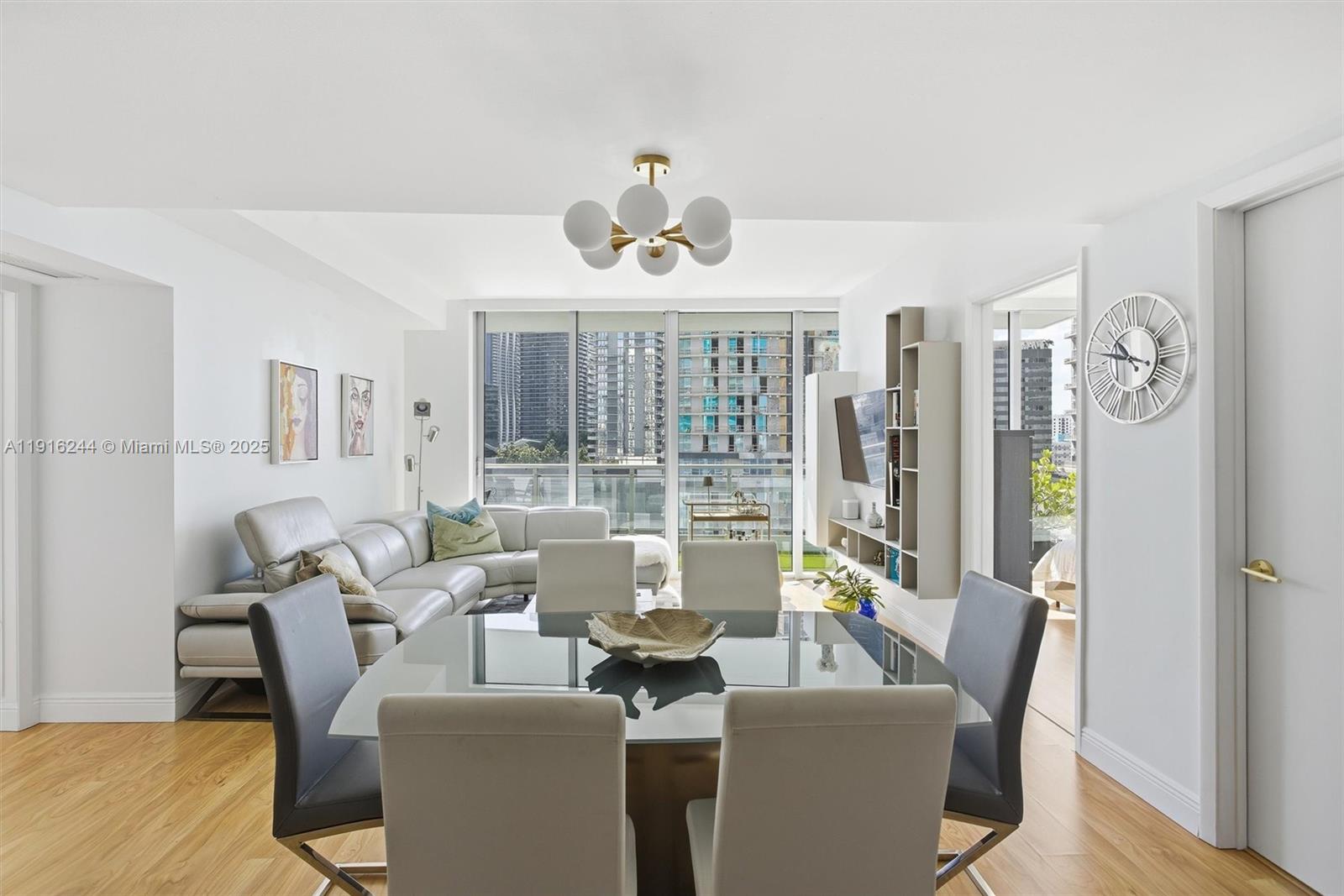 MINT CONDO - Residential