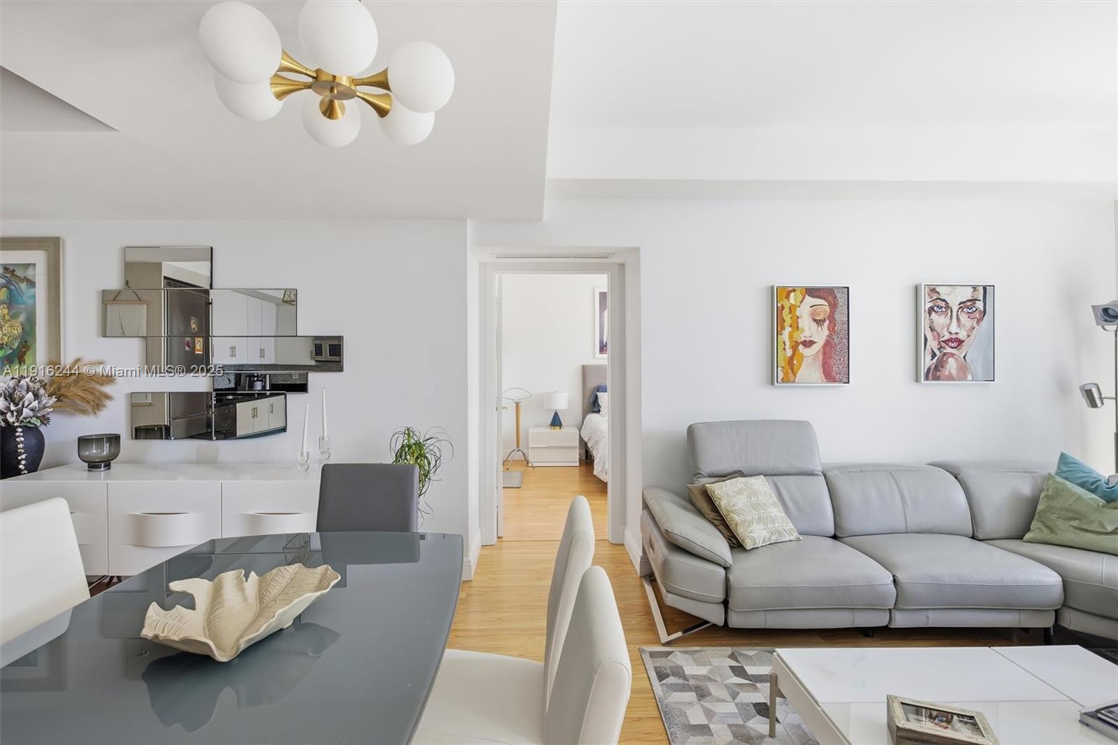 MINT CONDO - Residential