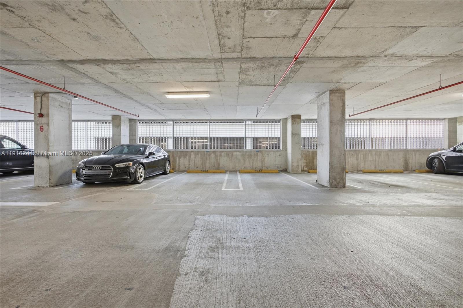 MINT CONDO - Residential