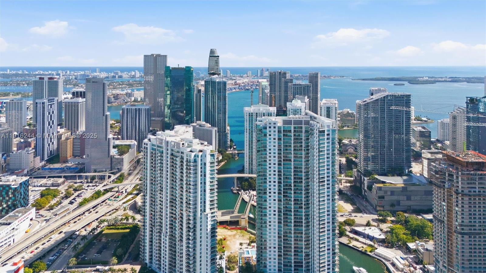 MINT CONDO - Residential