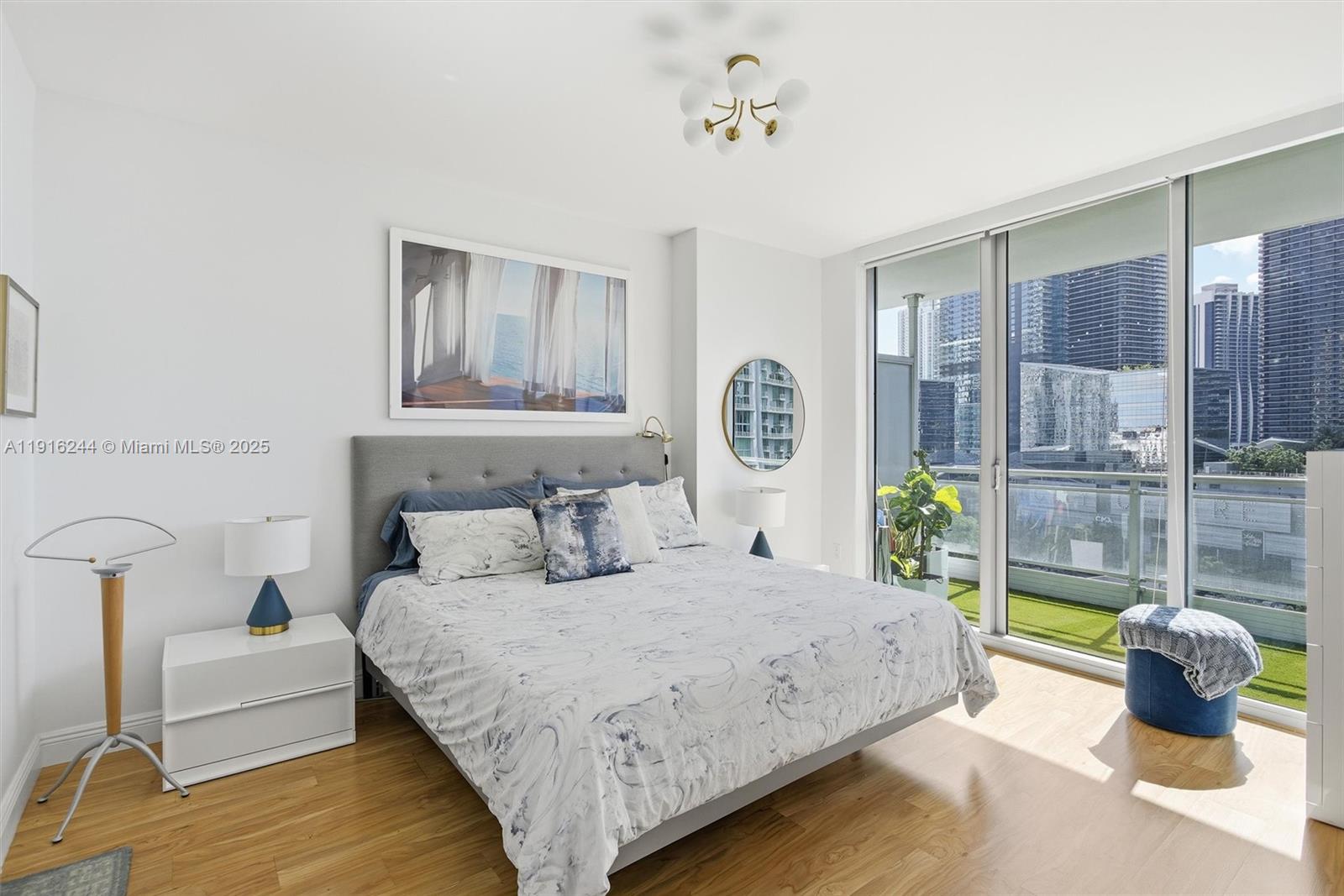 MINT CONDO - Residential