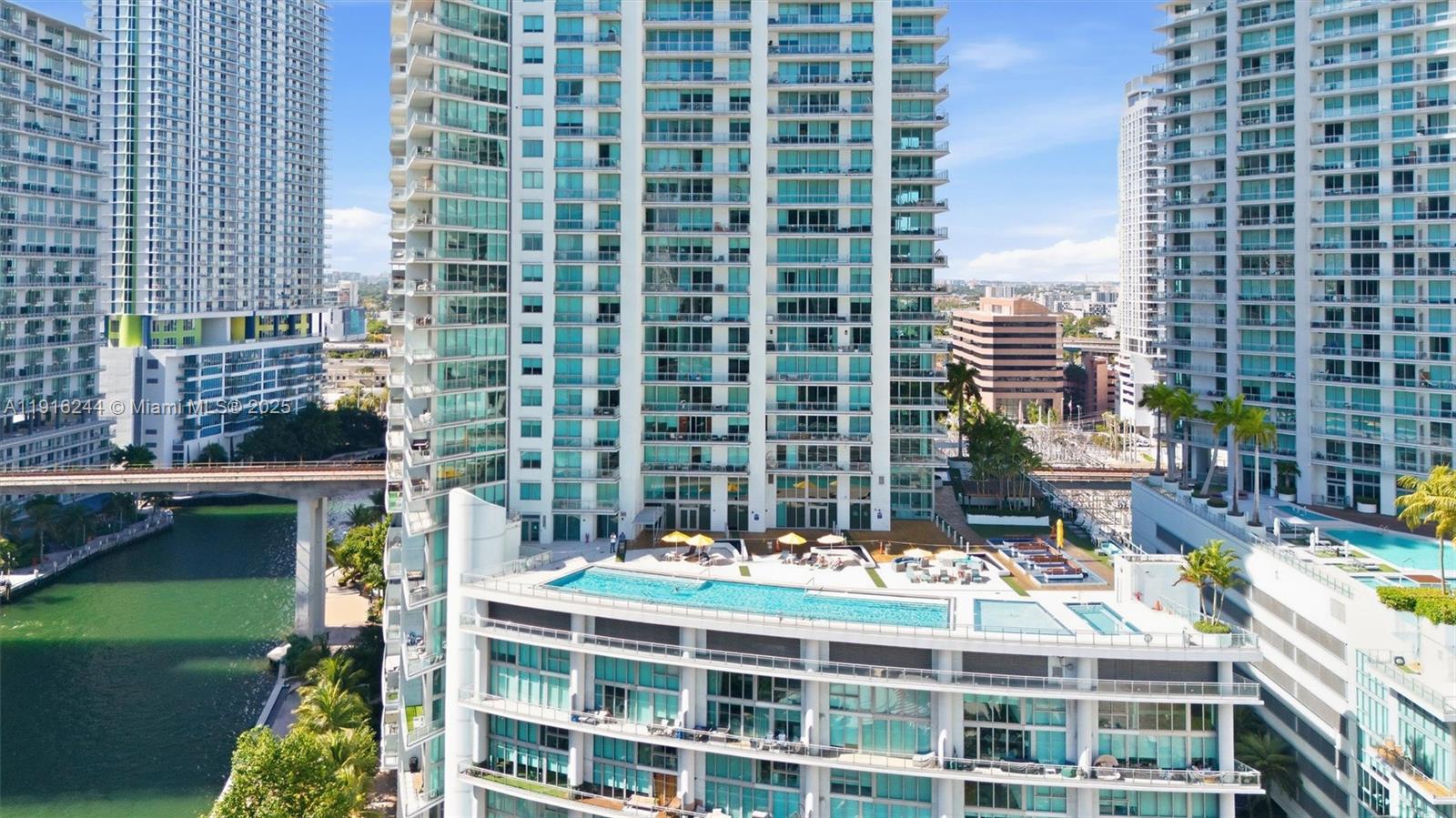 MINT CONDO - Residential