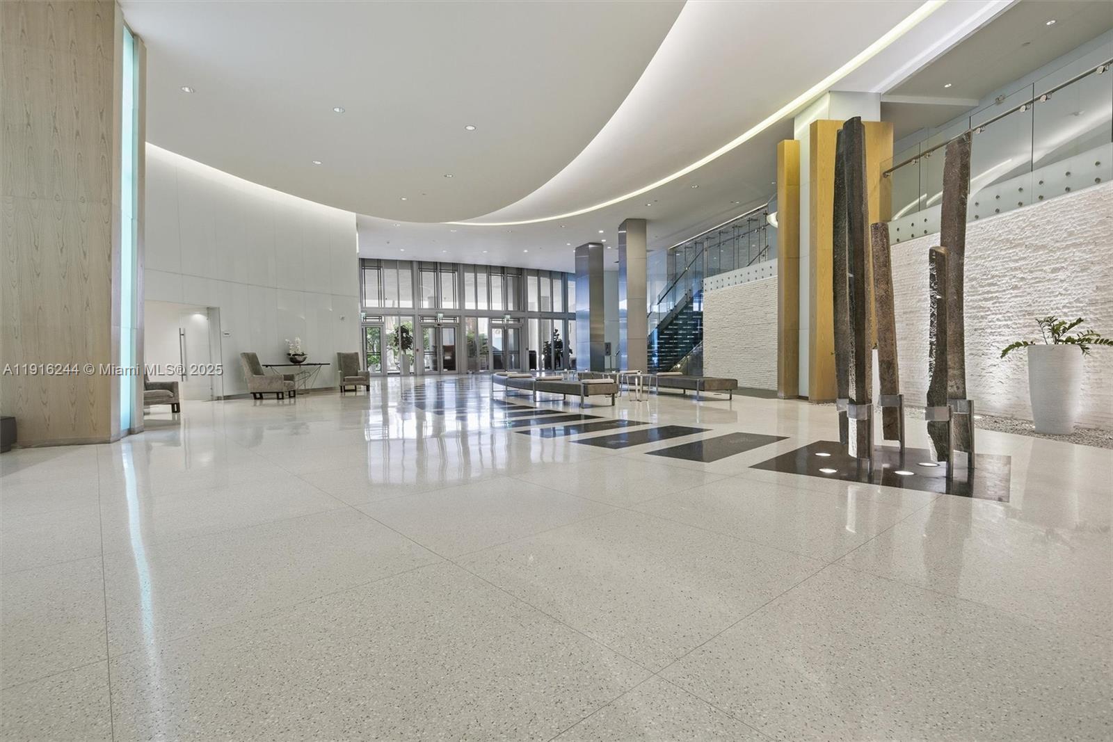 MINT CONDO - Residential