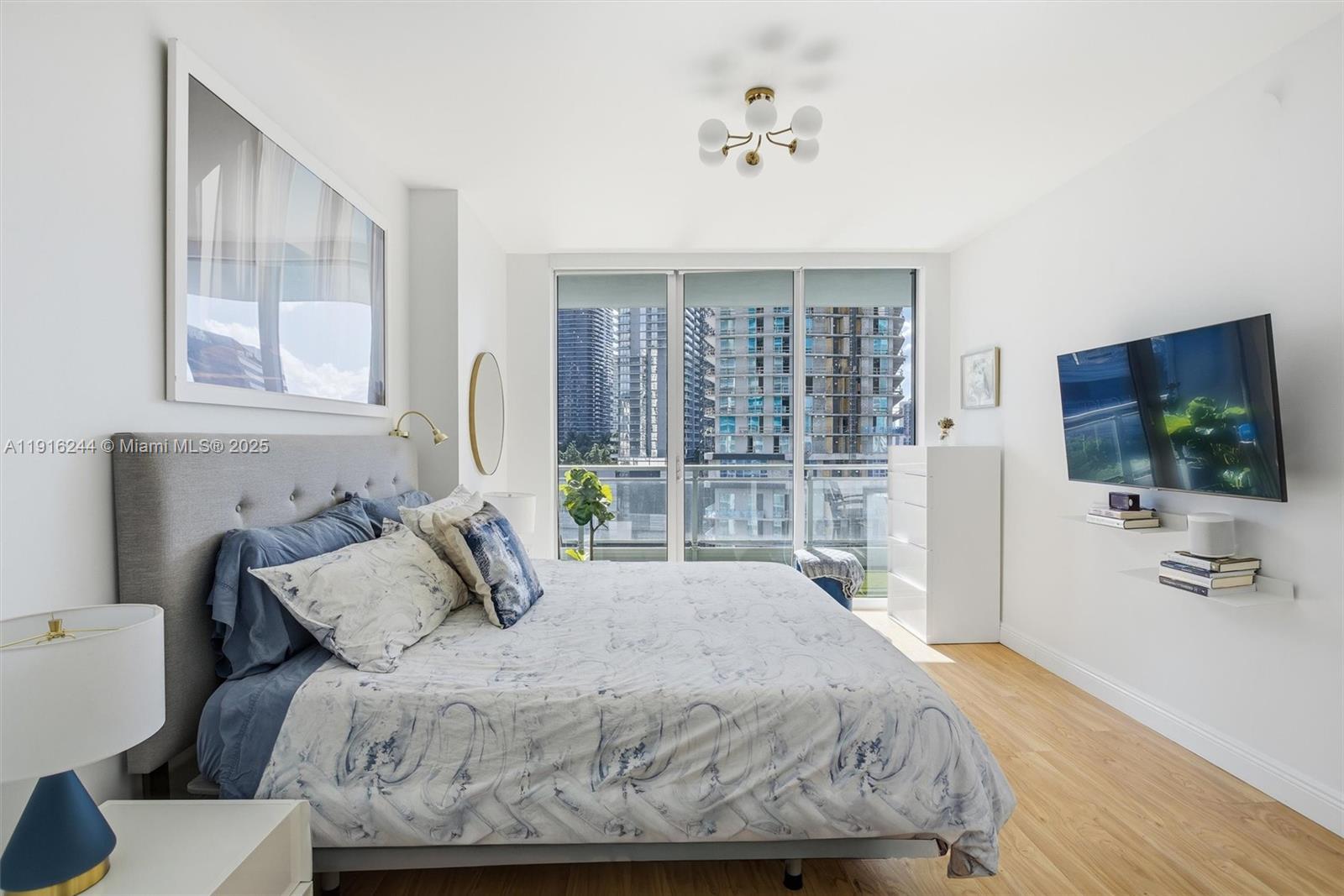 MINT CONDO - Residential