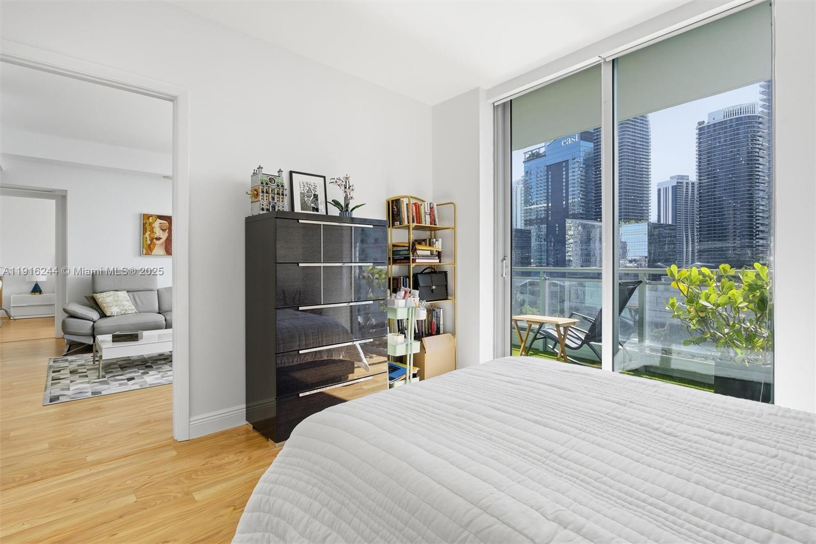 MINT CONDO - Residential