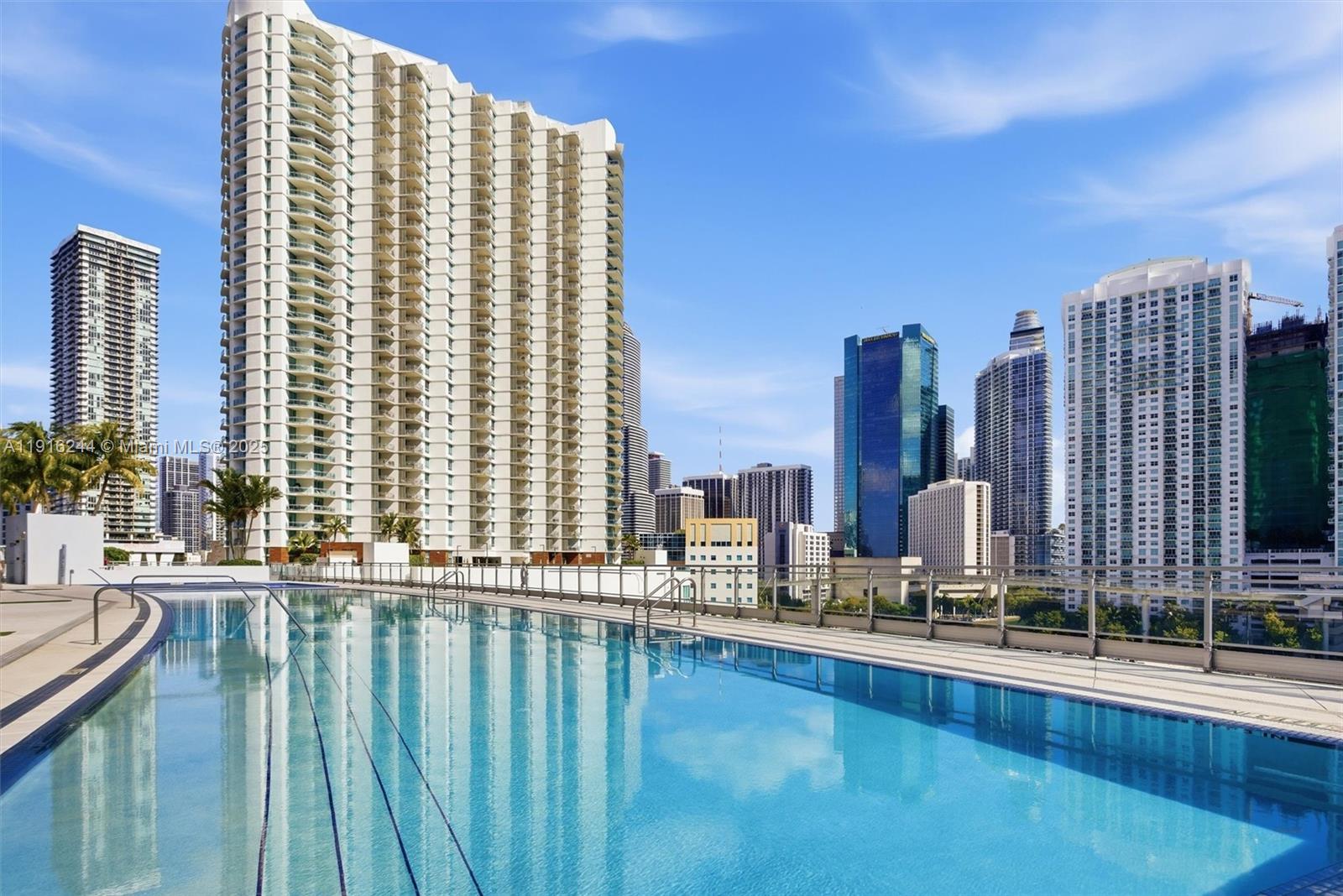 MINT CONDO - Residential