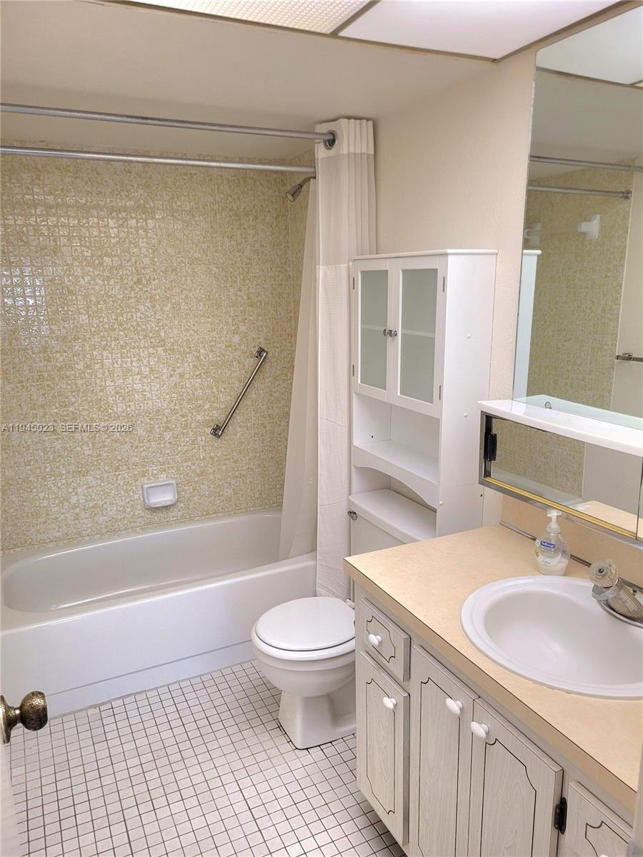 SUNRISE LAKES 142 CONDO - Residential