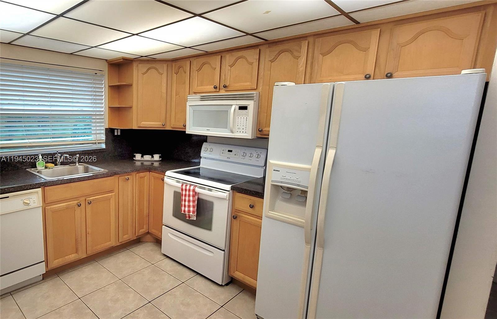 SUNRISE LAKES 142 CONDO - Residential