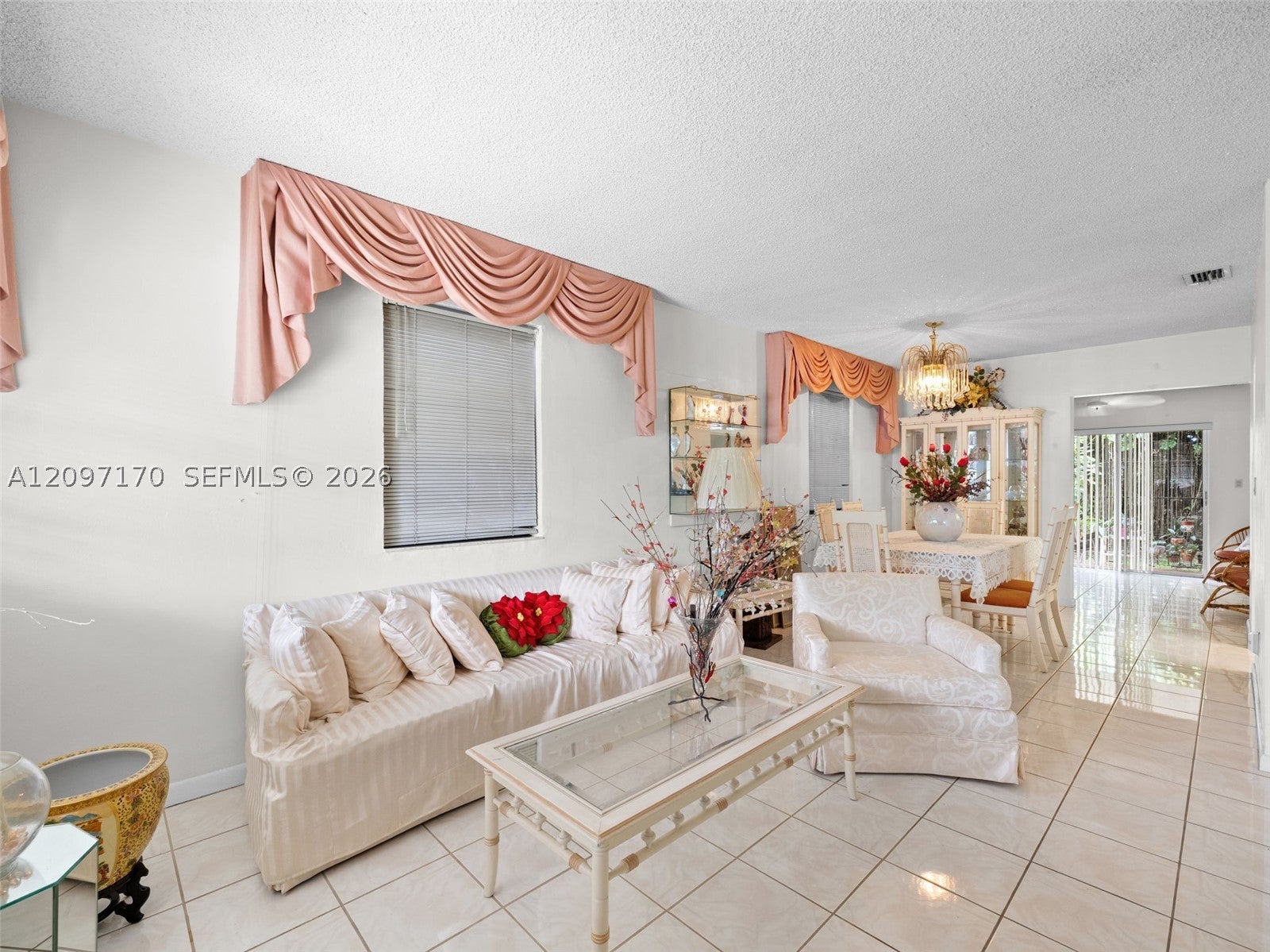 1075 W 32nd St
