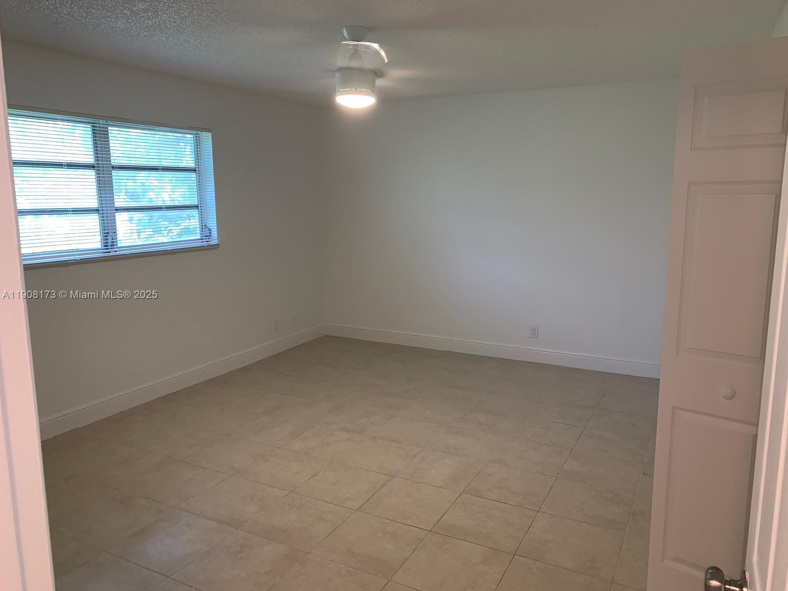 HOLLYWOOD LITTLE RANCHES - Residential Lease