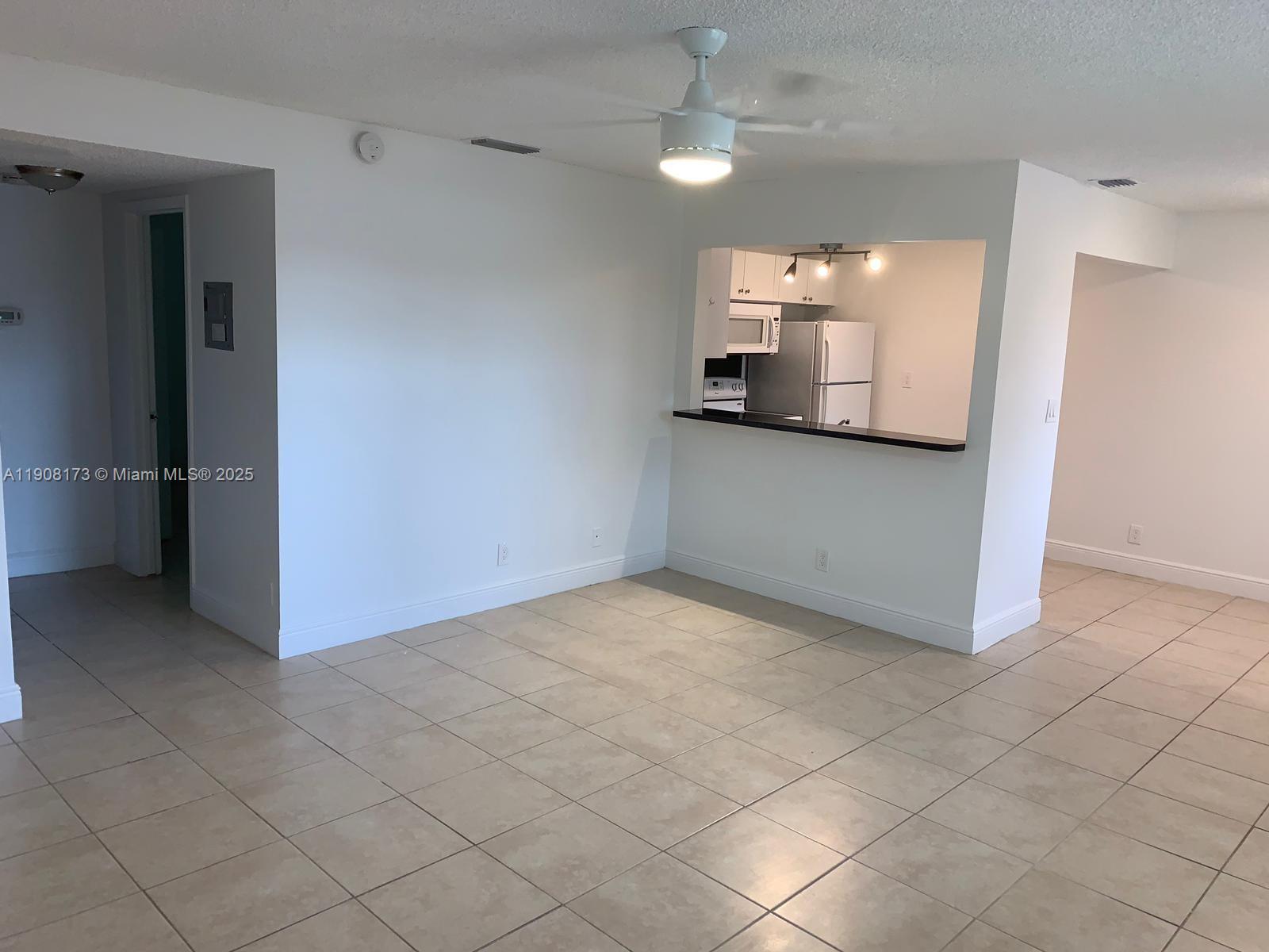 HOLLYWOOD LITTLE RANCHES - Residential Lease