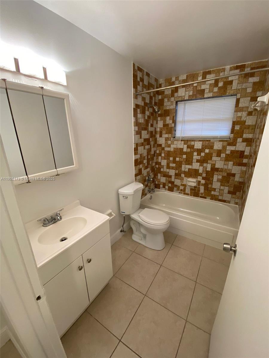 HOLLYWOOD LITTLE RANCHES - Residential Lease