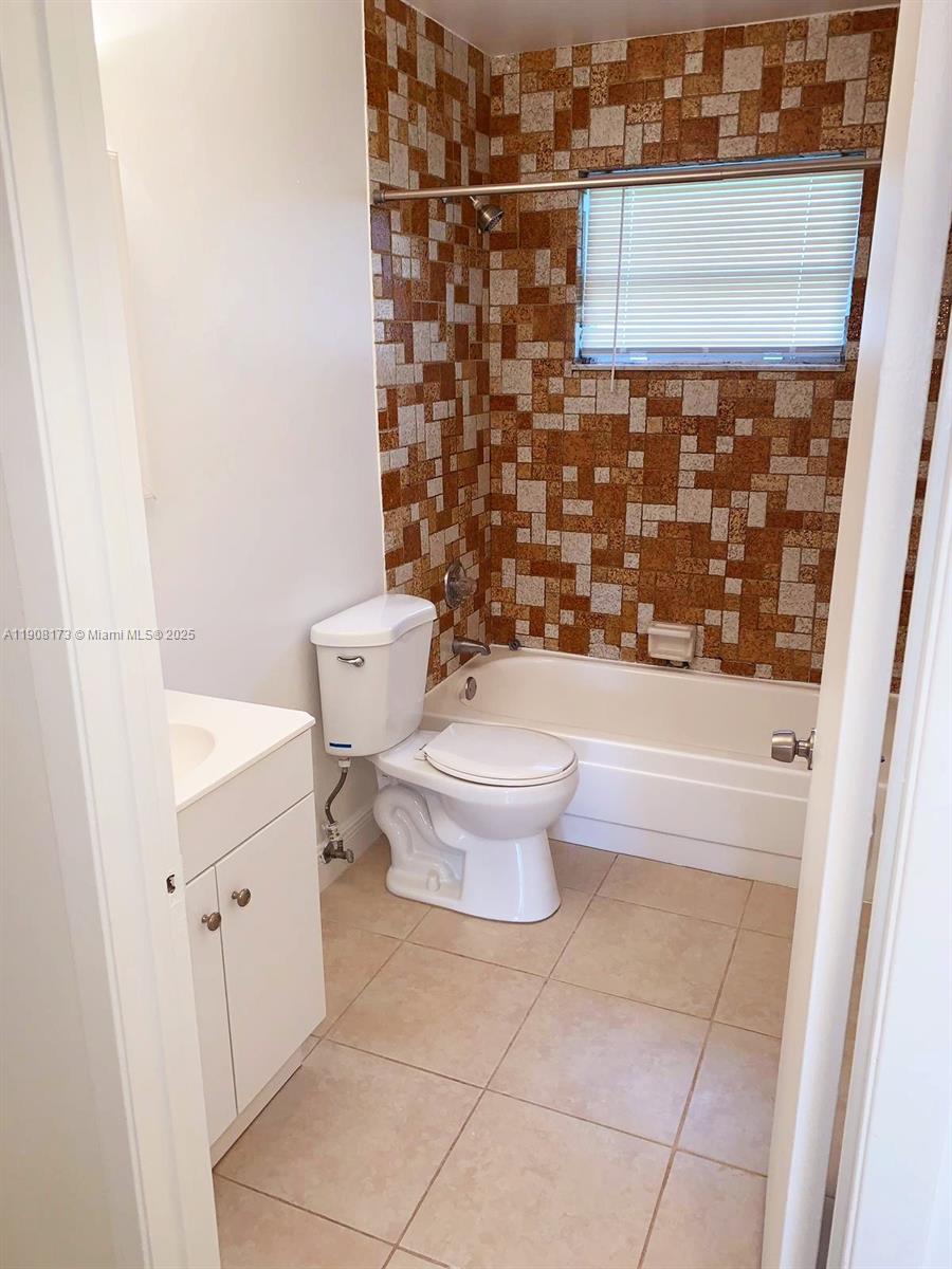 HOLLYWOOD LITTLE RANCHES - Residential Lease