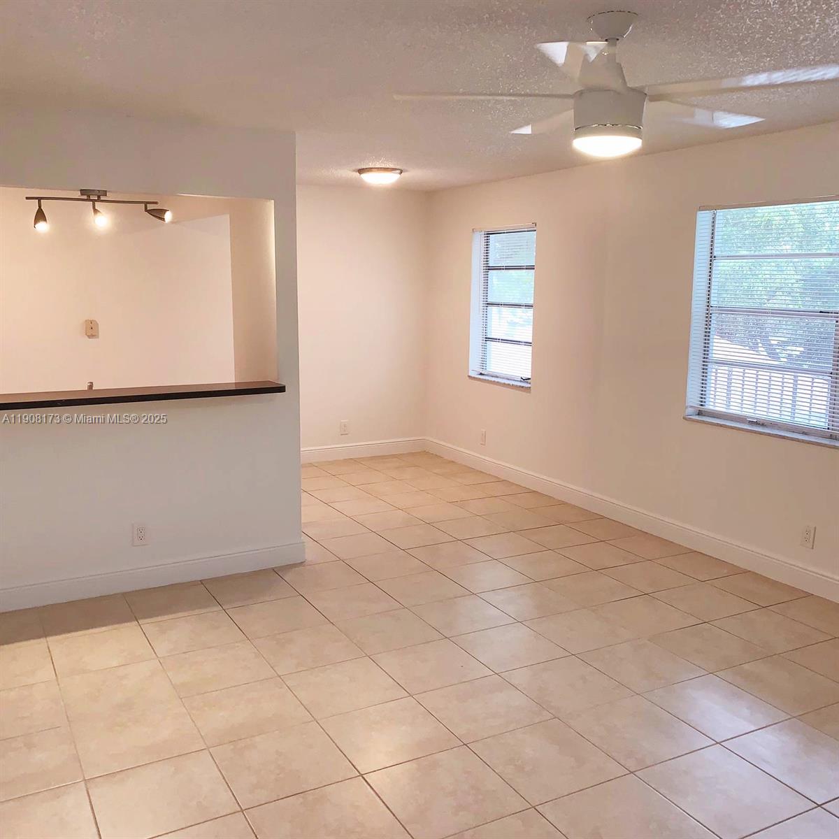 HOLLYWOOD LITTLE RANCHES - Residential Lease