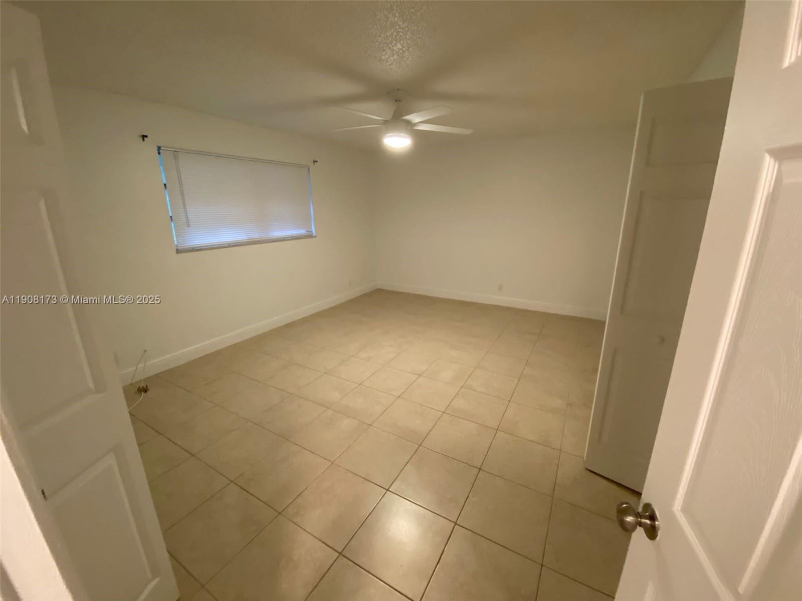 HOLLYWOOD LITTLE RANCHES - Residential Lease