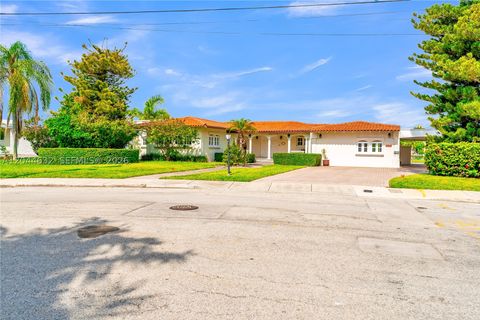 Tiny photo for 7500 W Treasure Dr, North Bay Village, FL 33141 (MLS # A12044632)