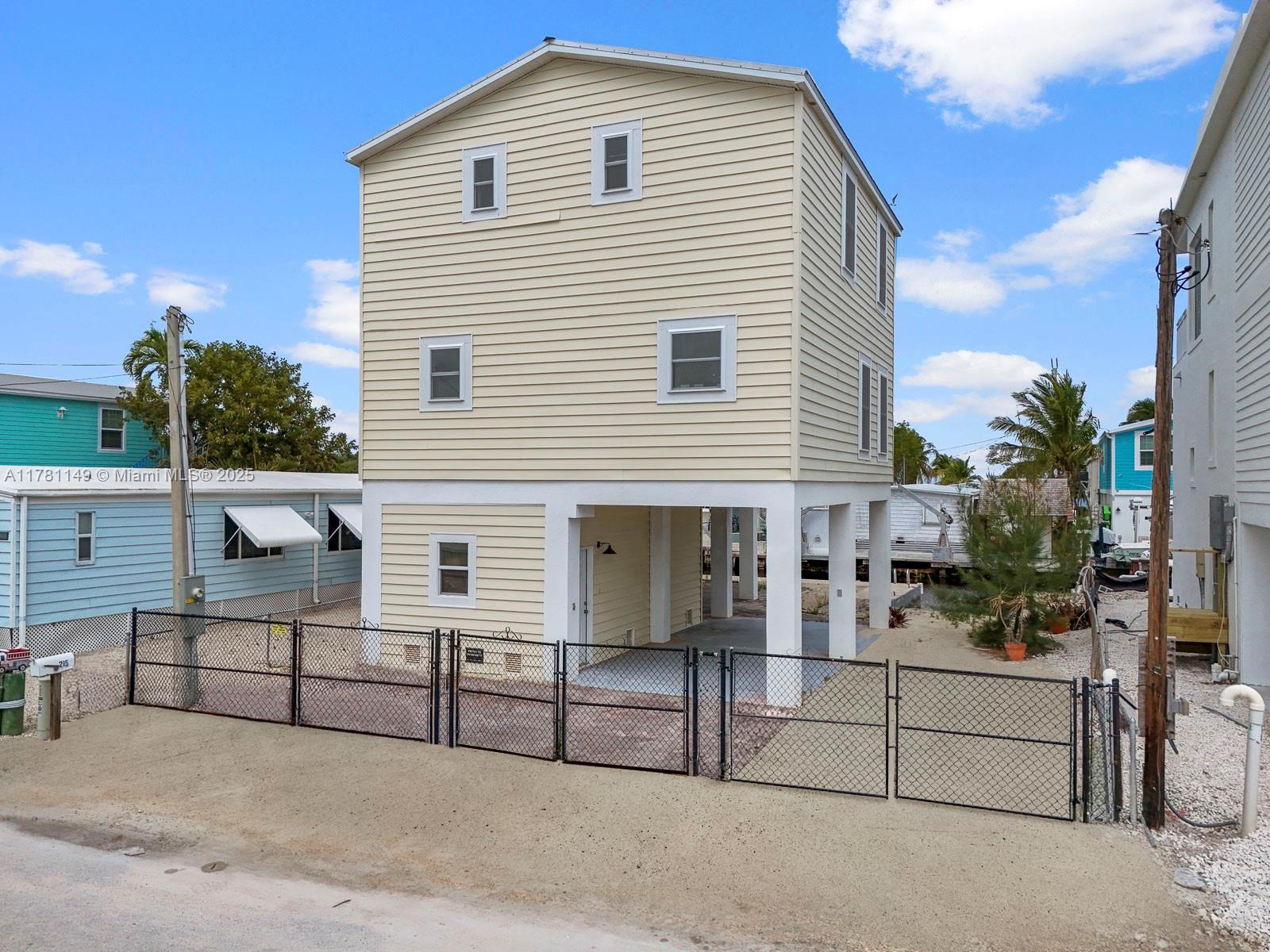 Rental Property at 215 Allen Ave, Key Largo, Monroe County, Florida - Bedrooms: 3 
Bathrooms: 4  - $5,000 MO.