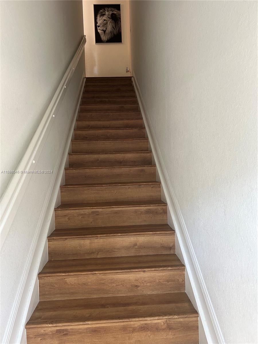 BEAUTIFUL FELTON MODEL IN COBBLESTONE, UNIT FEATURES HIGH IMPACT WINDOWS HAS 3 BEDROOMS AND 3 1/2 BATHS, LAMINATE FLOORING THROUGHOUT, SPACIOUS KITCHEN WITH GRANITE COUNTERTOPS WITH 42" WOOD CABINETS, WASHER AND DRYER IN UNIT. COMMUNITY OFFERS GUARD IN GATE 24 HRS, COMMUNITY POOL, EXERCISE ROOM, KIDS ROOM, PLAYGROUND. MANAGEMENT ON SITE. EASY ACCES TO I-75, SHOPPING,RESTAURANTS AND GREAT SCHOOLS. PROPERTY WILL BE AVAILABLE AUG  01,2024