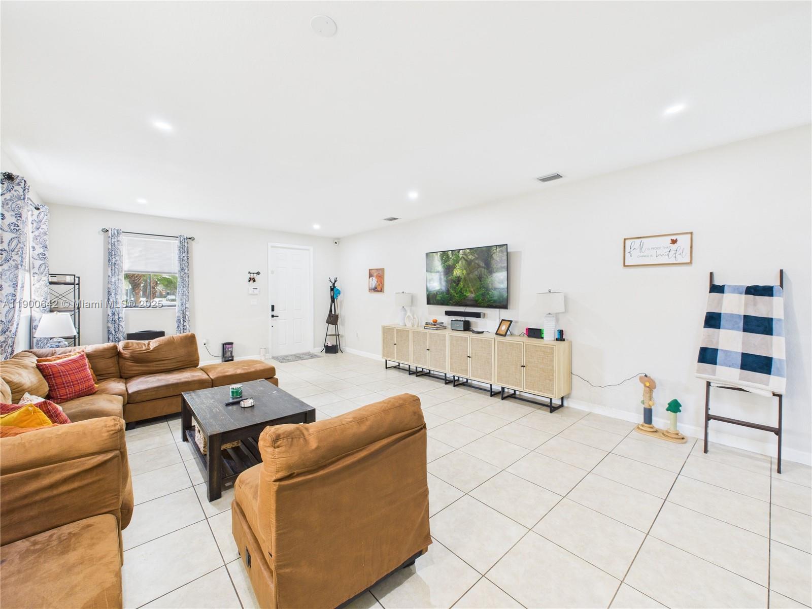 SILVER PALM EAST SEC FOUR - Residential