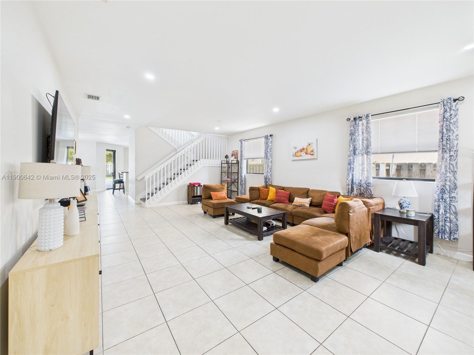 SILVER PALM EAST SEC FOUR - Residential