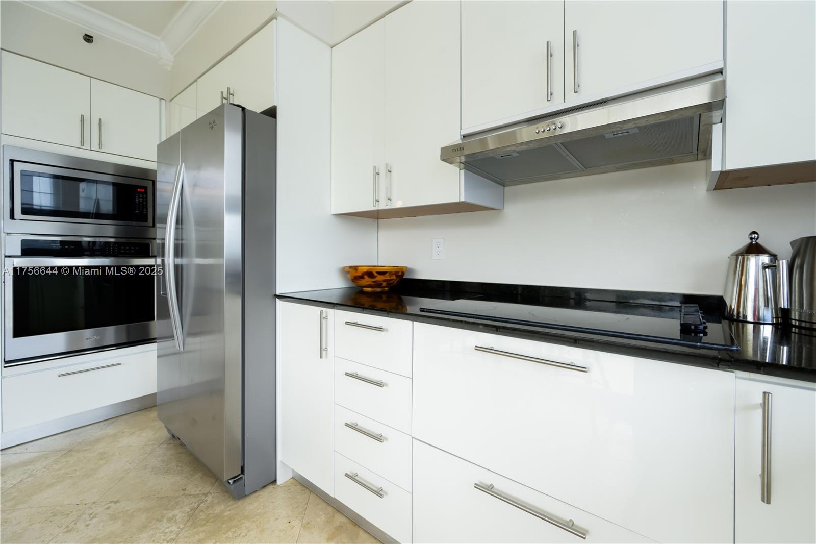 19111 Collins Ave 207