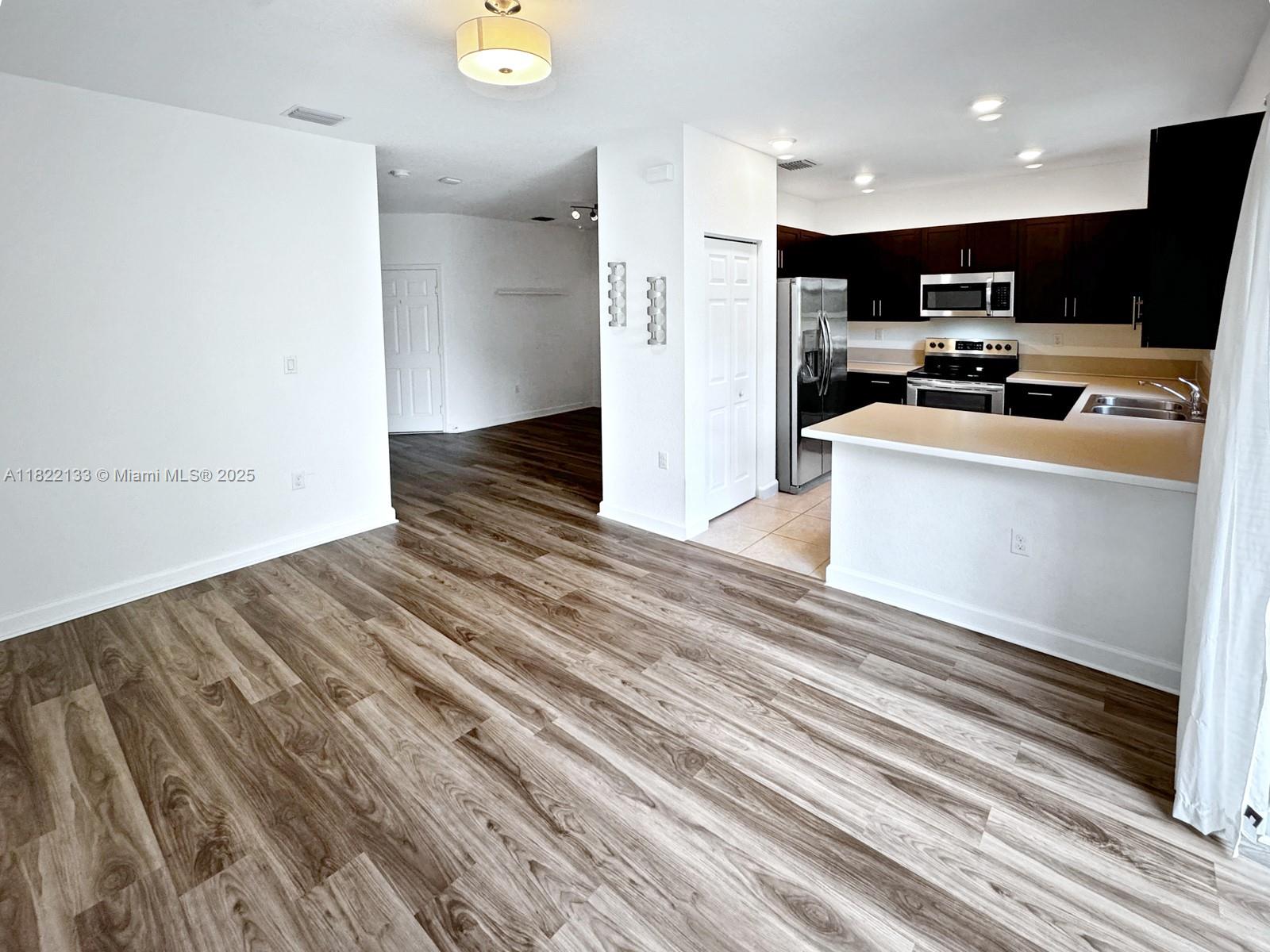 6011 W Paso Fino Pl