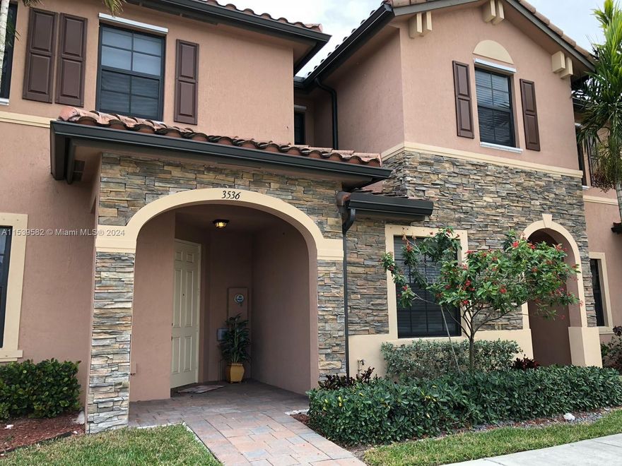 For sale 3 bedrooms + 2.5 bathrooms, stainless steel appliances, tile on first floor and carpet on second floor, paved patio... This Villa is located in the gated community of Aragon, near schools with easy access to major highways and shopping malls.