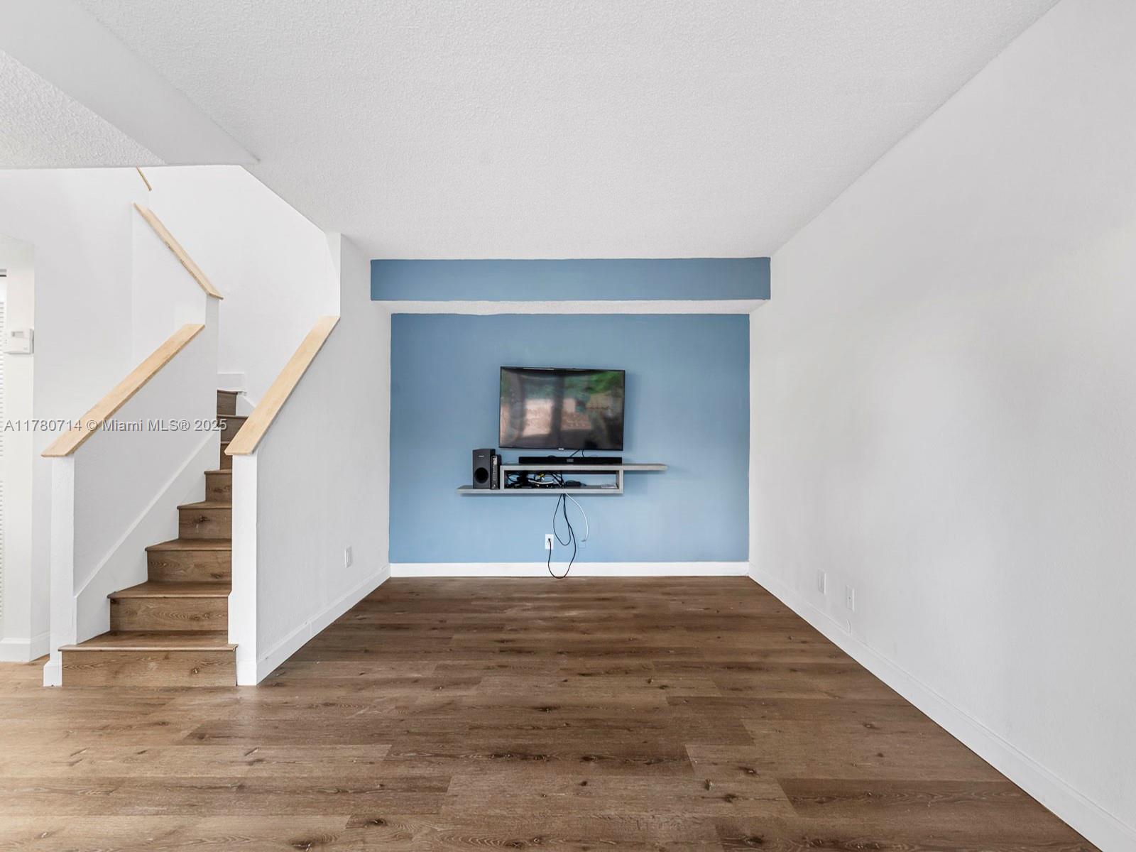 SARTORI LAKE - Residential Lease